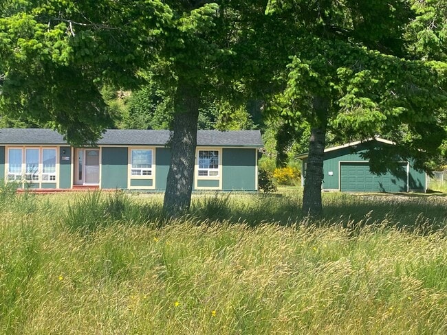 Building Photo - Chinook, WA 3 Bedroom 2 Bath Home with Vie...