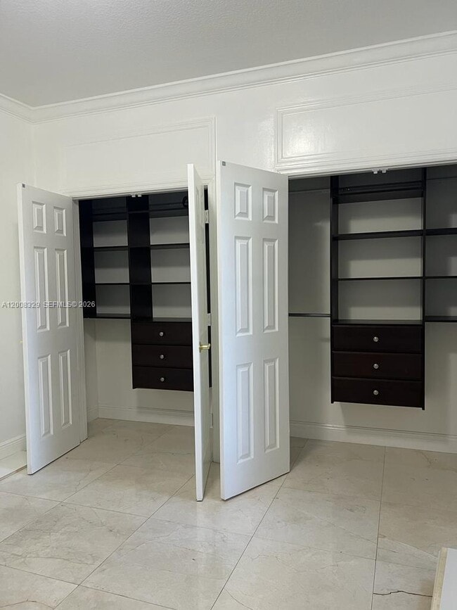 Building Photo - 2534 Poinciana Dr