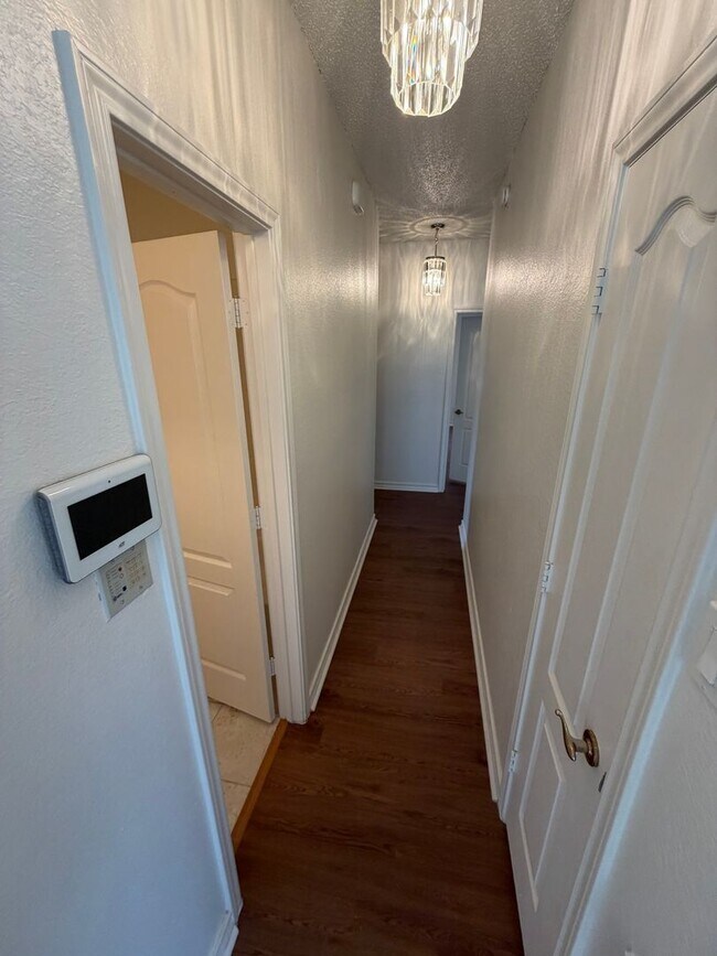 Building Photo - 8320 Mountainview Dr