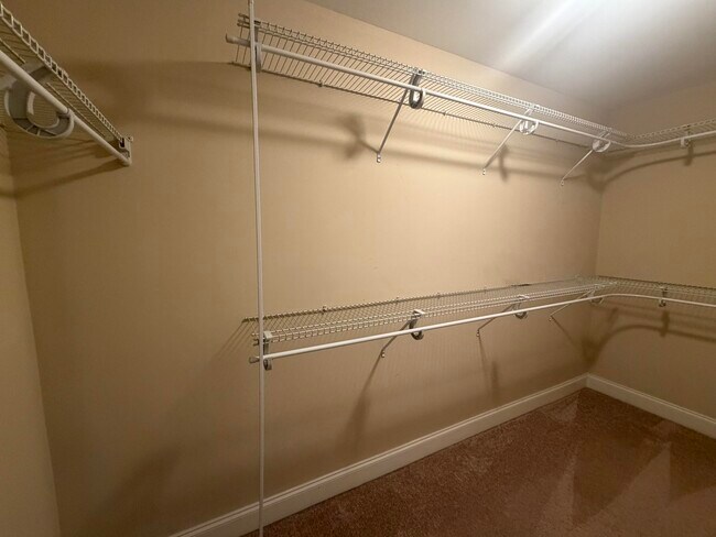 Building Photo - 2850 Foxcroft Cir