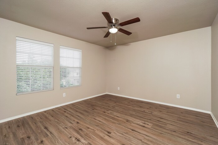 Building Photo - 349 Willow View