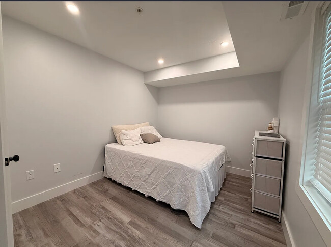 Building Photo - 143 Chelmsford St