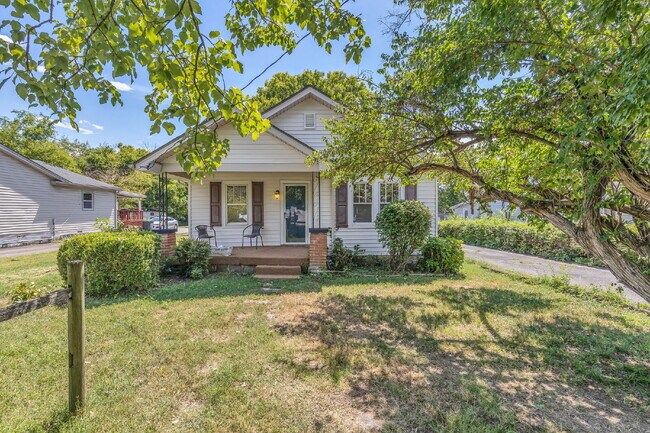Building Photo - Freshly Painted and Renovated 2-Bedroom Ho...