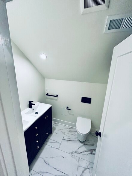 Building Photo - 3227 S May St