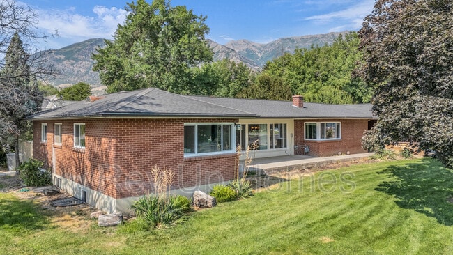 Building Photo - 309 E 200 S