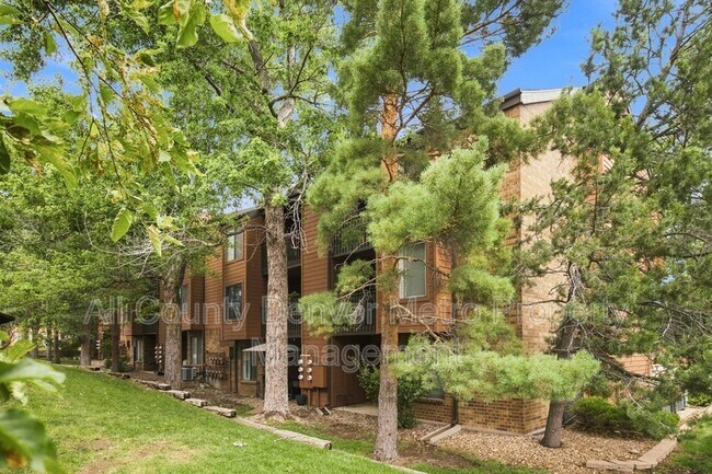 Building Photo - 433 Wright St