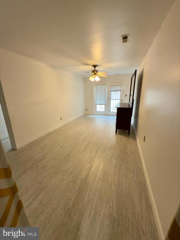 Building Photo - 9109 Diplomat Pl