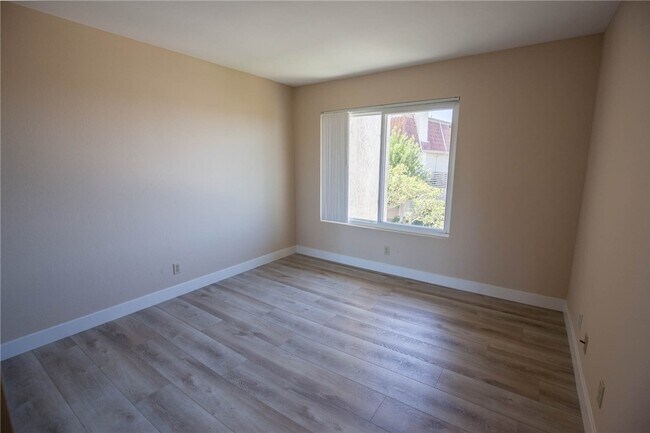 Building Photo - 48 Hilltop Cir