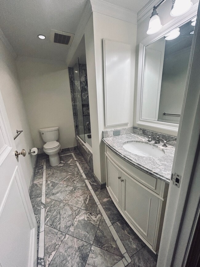 Building Photo - 502 Park Ave