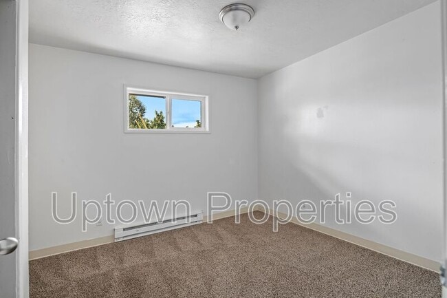 Building Photo - 130 N 4th Ave