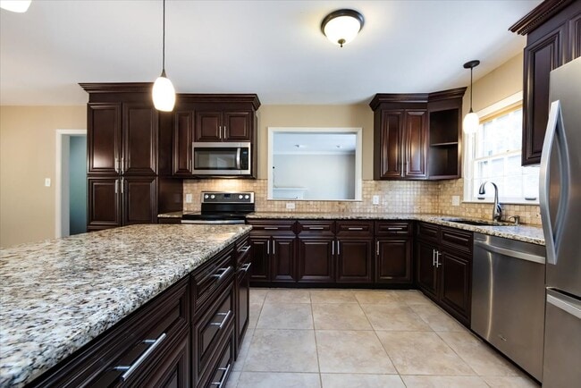 Building Photo - 5400 Farmbrook Dr