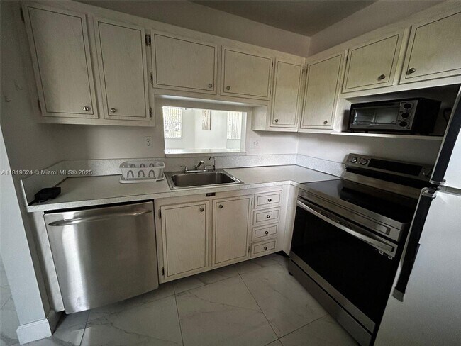 Building Photo - 5003 NW 35th St