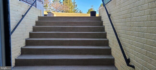 Building Photo - 15309 Lions Den Rd