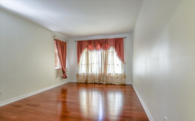 Formal Living Room - 2835 Maricopa St