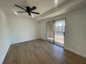 Building Photo - Modern 2-Bedroom Apartment in Gated Van Nu...