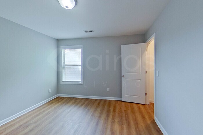 Building Photo - 215 Orchard Ln