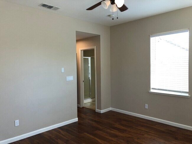 Building Photo - 70 Chambord Way