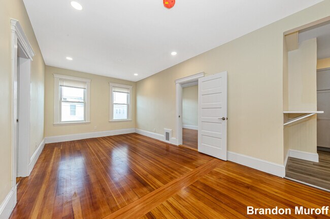 Building Photo - 44 Brackett St