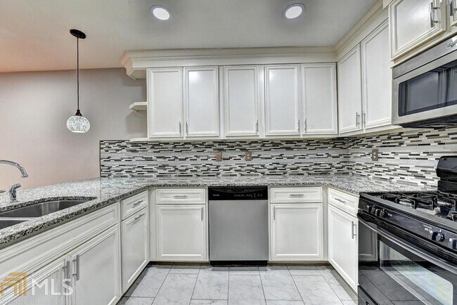 Building Photo - 1057 Mansfield Ct