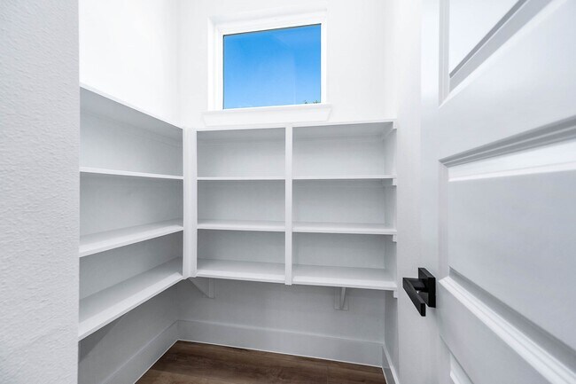 Building Photo - 3203 St Emanuel St