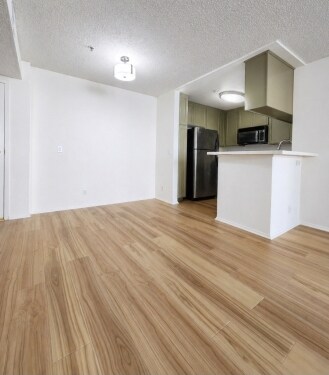 Interior Photo - 328 Cloverdale Ave