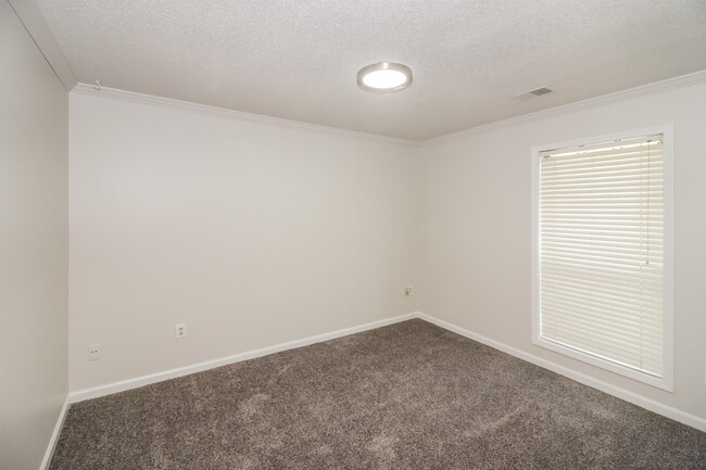 Building Photo - 7095 Water Oak Cove