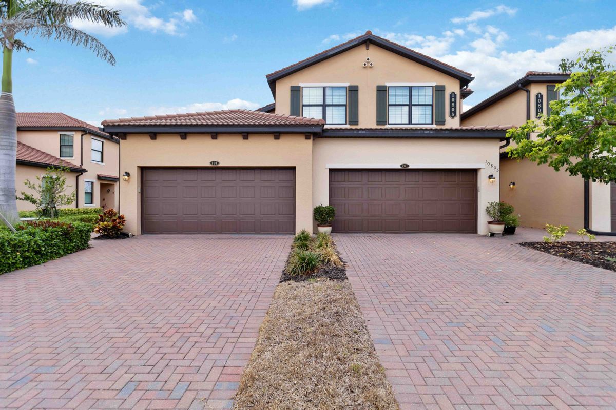 Building Photo - 10805 Tarflower Dr