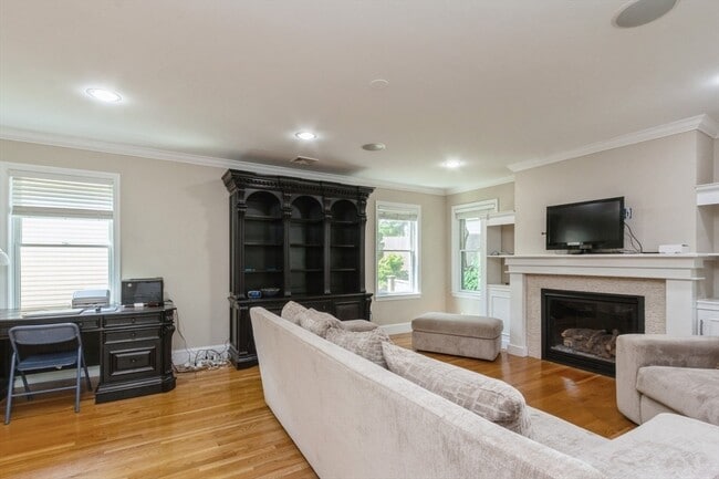 Building Photo - 37 Philbrick Rd