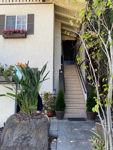Building Photo - 608 N Electric Ave