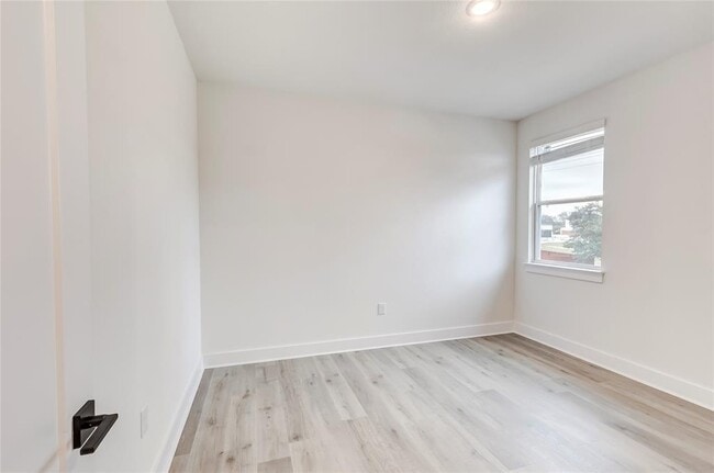 Building Photo - 1703 Kit Cir