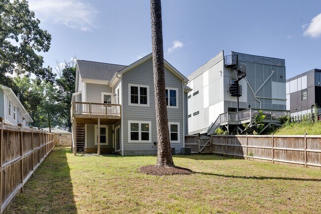 Building Photo - 607 Lee St