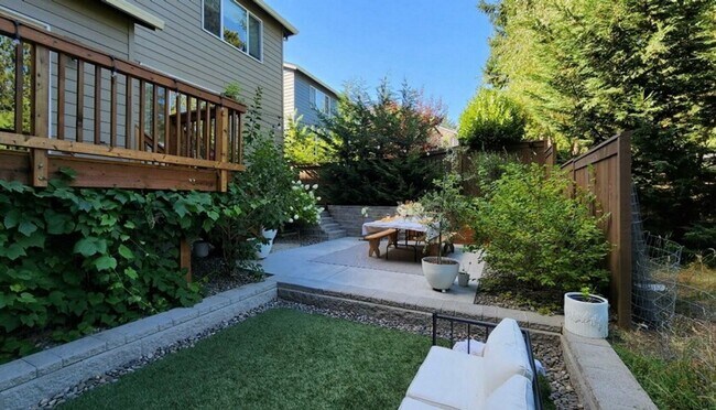 Building Photo - 9756 SW 171st Ave