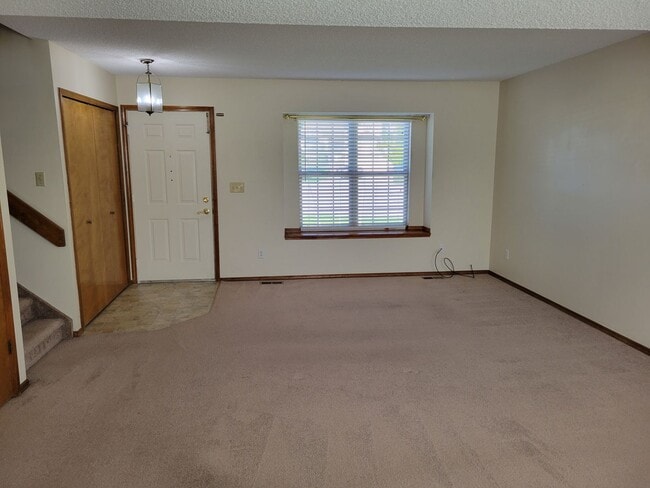 Building Photo - 8155 Tulip Tree Ct