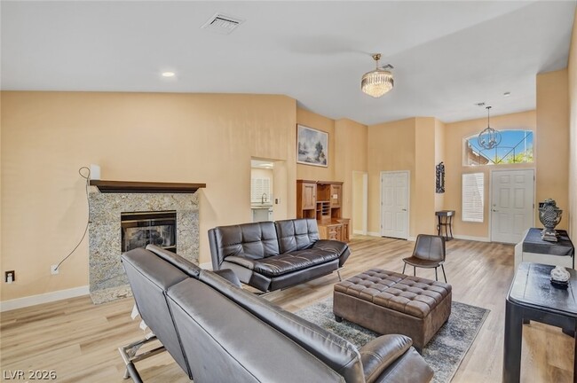 Building Photo - 2628 Highvale Dr