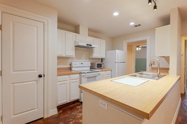 Building Photo - 5615 Espanola Dr