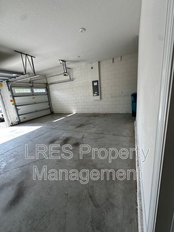 Building Photo - 9220 Sea Pne Ave
