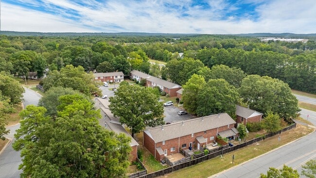 Building Photo - Townhouse in Maumelle!