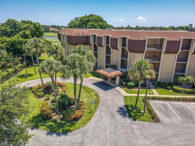 Building Photo - 5350 Woodland Lakes Dr