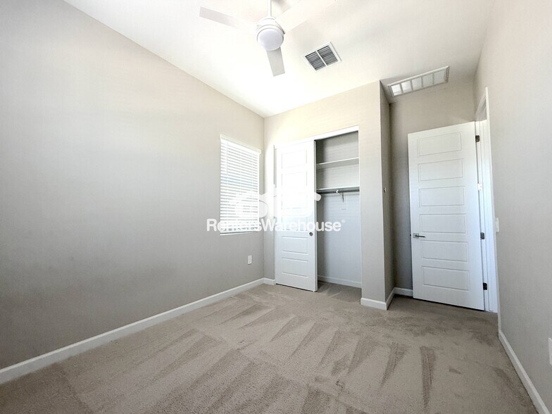 Building Photo - 5059 E Gallop Wy