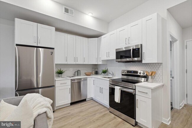 Building Photo - 1330 S Patton St