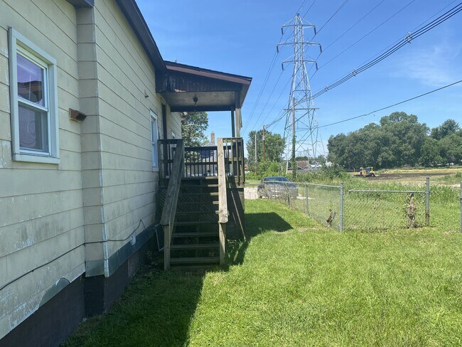 Building Photo - 1412 N Champaign St