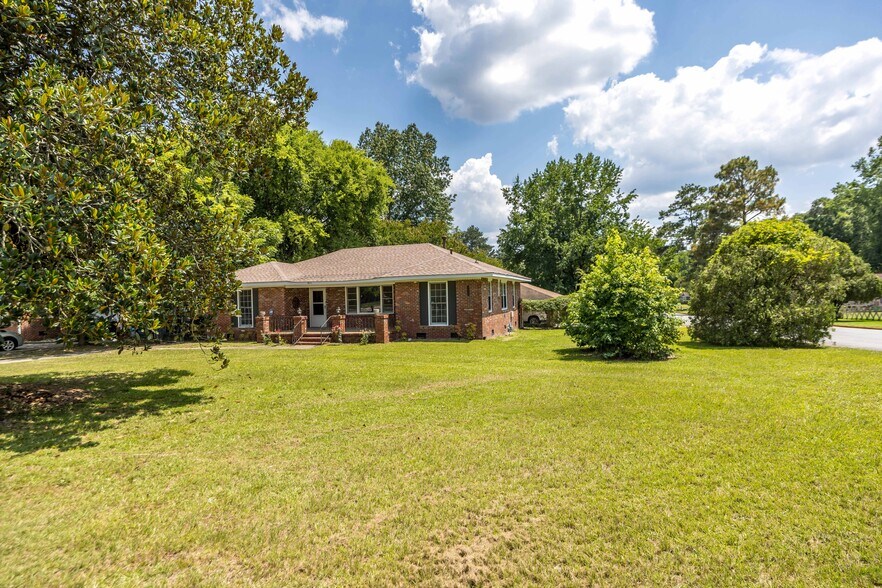 Building Photo - 3824 Forrest Rd