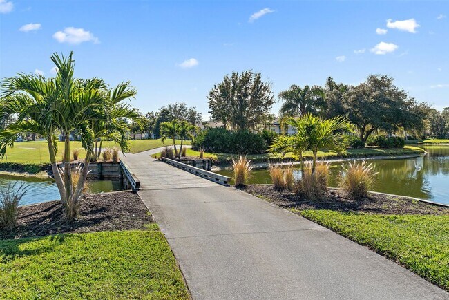 Building Photo - 2BR/2BA Lake View Condo in Heritage Oaks Golf & Country Club