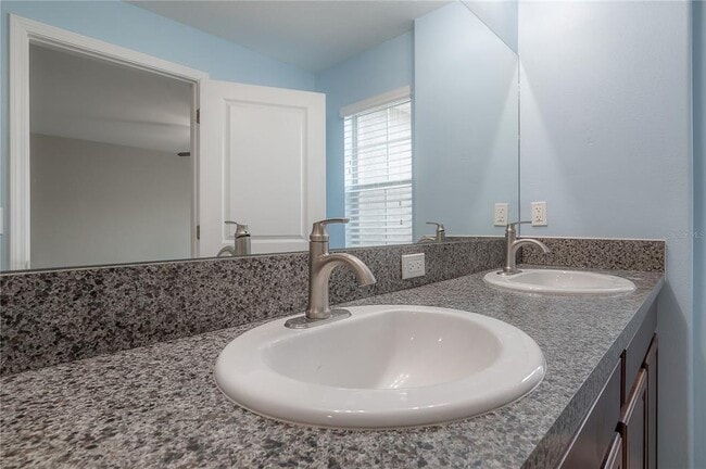 Building Photo - 10687 Lake Montauk Dr