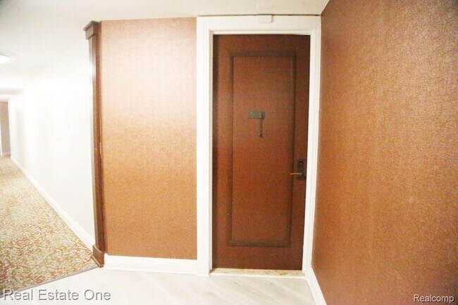 Building Photo - 1001 W Jefferson Ave