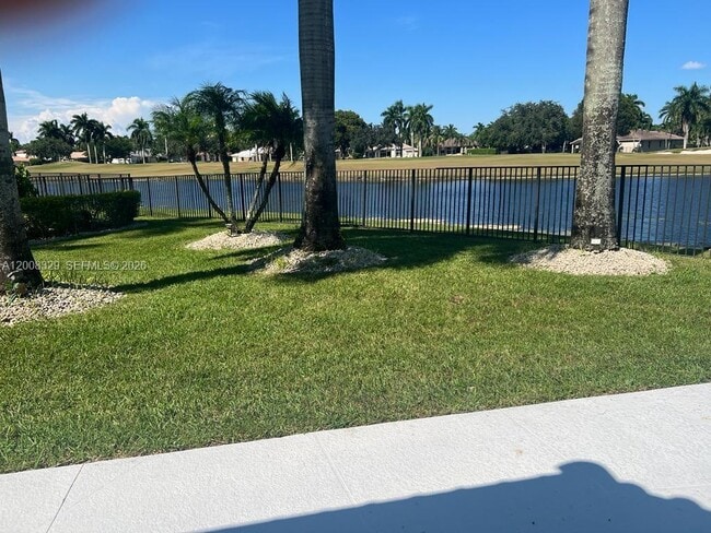 Building Photo - 2534 Poinciana Dr