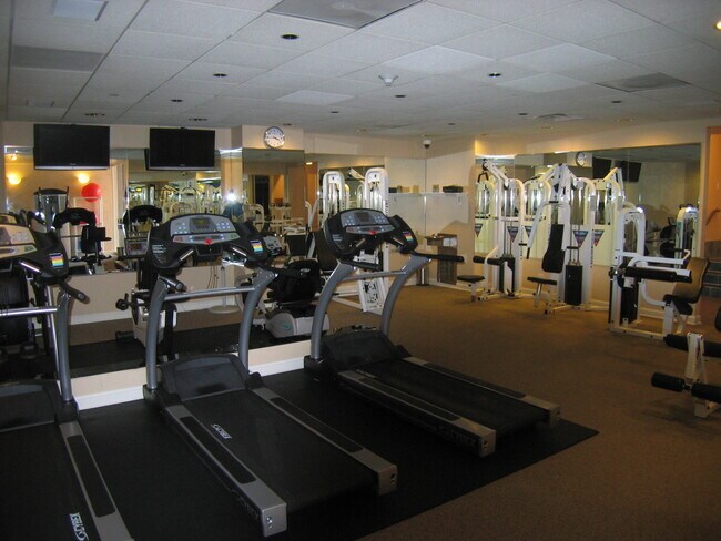 Building Photo - 2400 E Cherry Creek S Dr