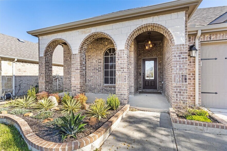 Building Photo - 205 Whitman Dr