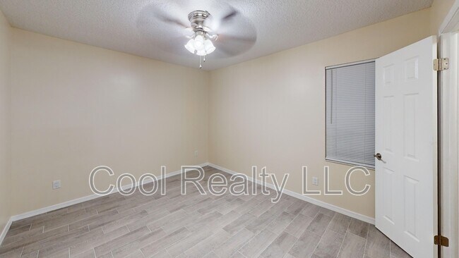 Building Photo - 680 Roger Sherman St