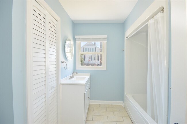 Building Photo - 42 Buttonwood Rd